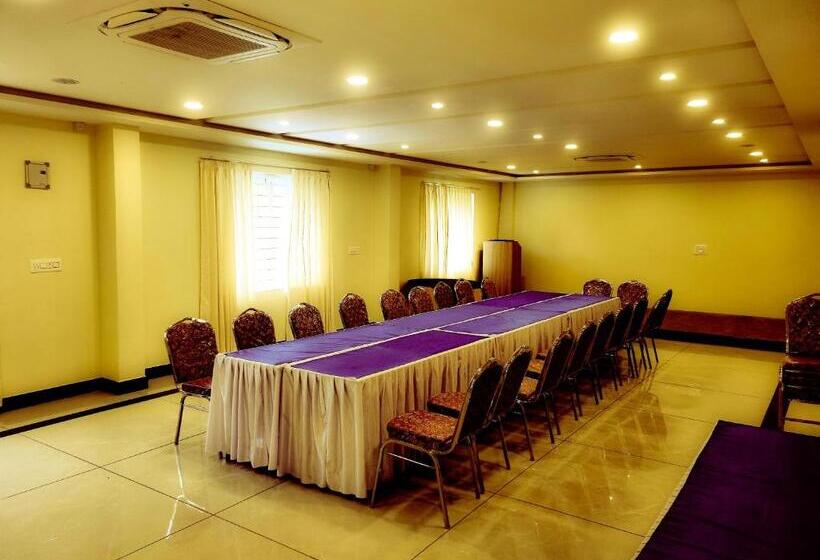 בית מלון כפרי Sadanand S Highway Inn, Tumkur