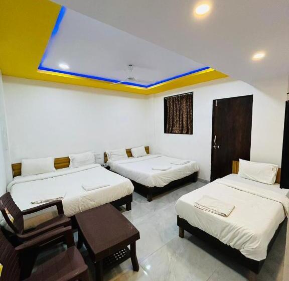 فندق Sarthak Residency