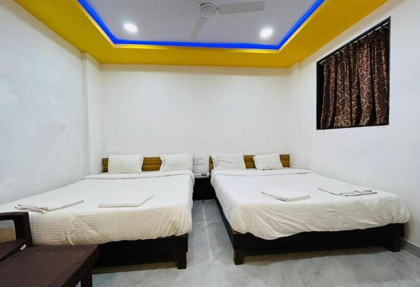 فندق Sarthak Residency