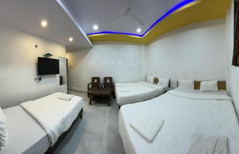 فندق Sarthak Residency