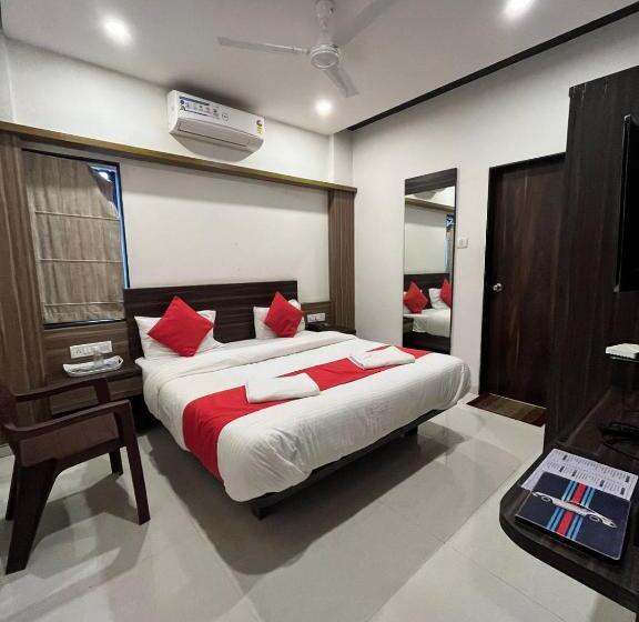 فندق Sarthak Residency