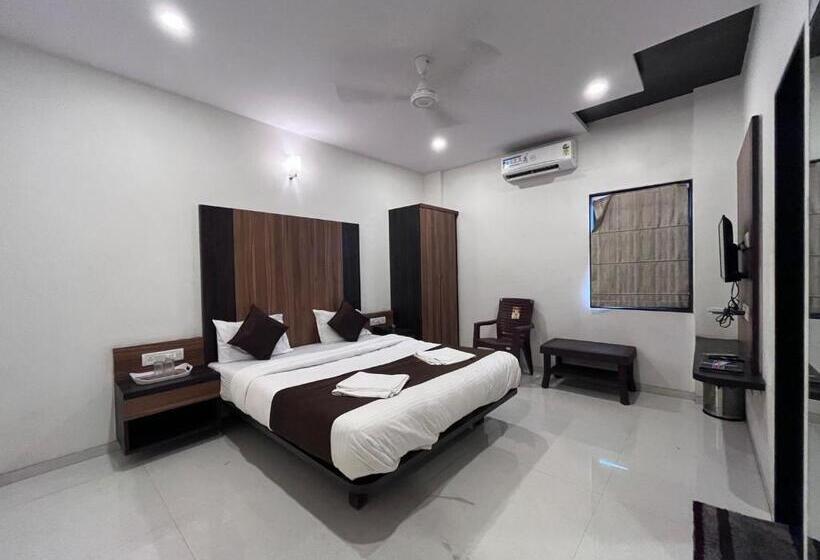 فندق Sarthak Residency