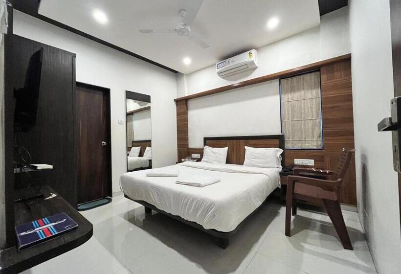 فندق Sarthak Residency