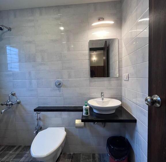 فندق Sarthak Residency