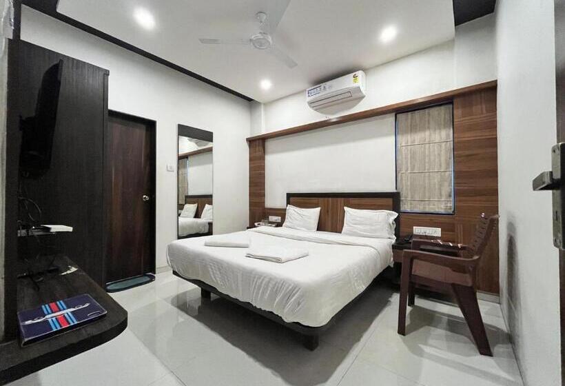 فندق Sarthak Residency