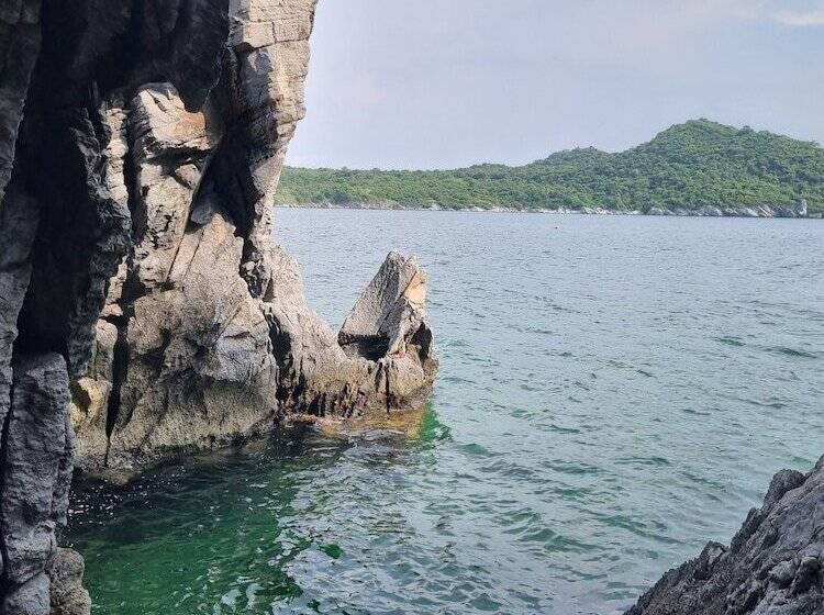 ホテル Sawasdee Sichang Resort