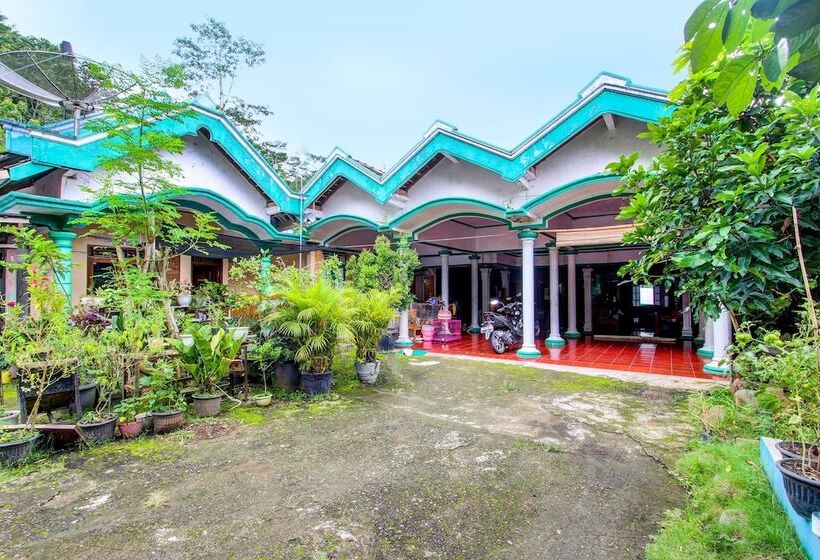 בית מלון כפרי Spot On 92333 Bayanan Indah Guest House