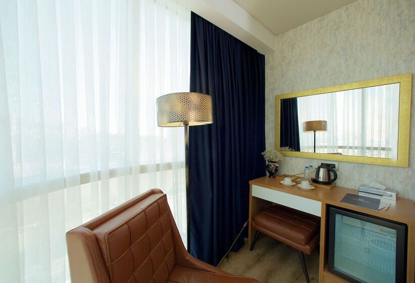 Отель The Hera Platinum