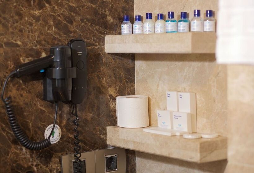 Отель The Hera Platinum