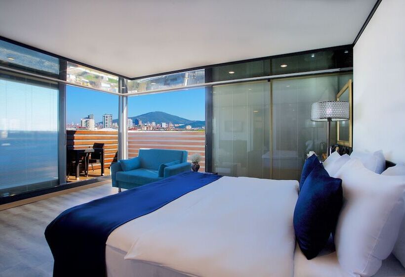 Отель The Hera Platinum