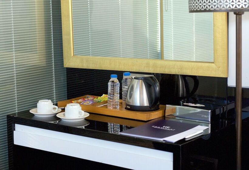 Отель The Hera Platinum