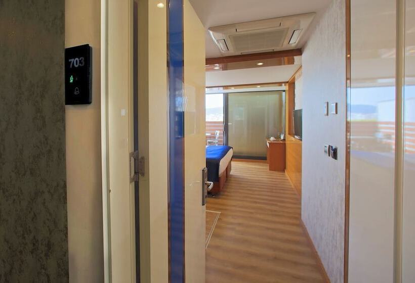 Отель The Hera Platinum