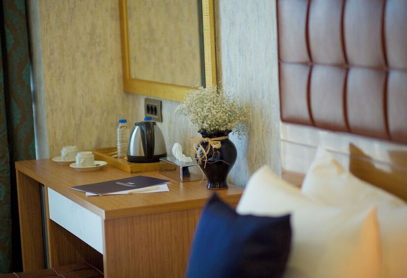 Отель The Hera Platinum