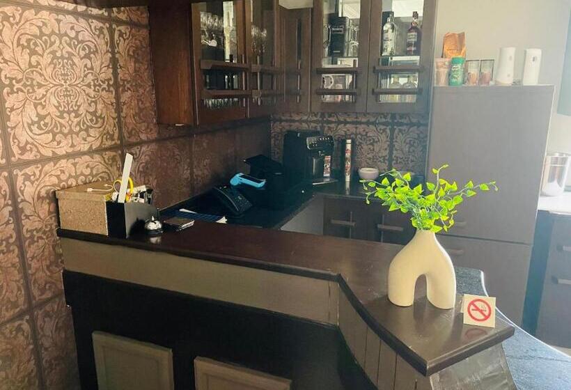 פנסיון Gucci Manor Boutique Guesthouse