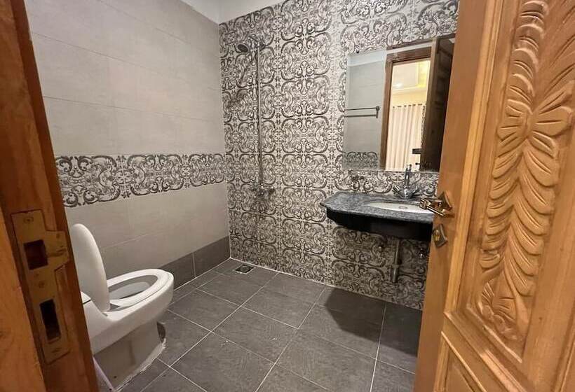 The Rich Hotel & Apartments