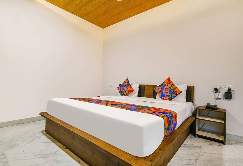 호텔 Celebrate Inn