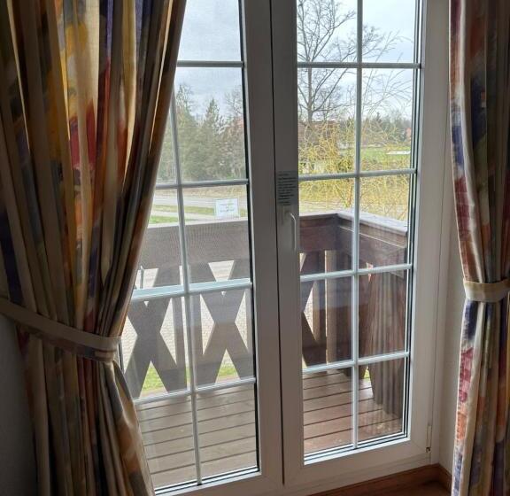 Отель Am Spreebogen