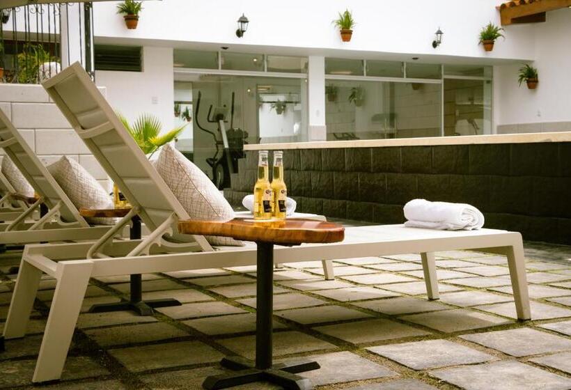 هتل Baños Del Inca Premium