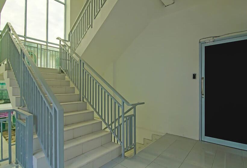 ホテル Capital O 92300 Koala House