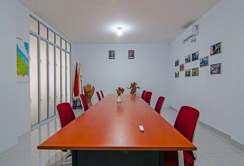 ホテル Capital O 92300 Koala House