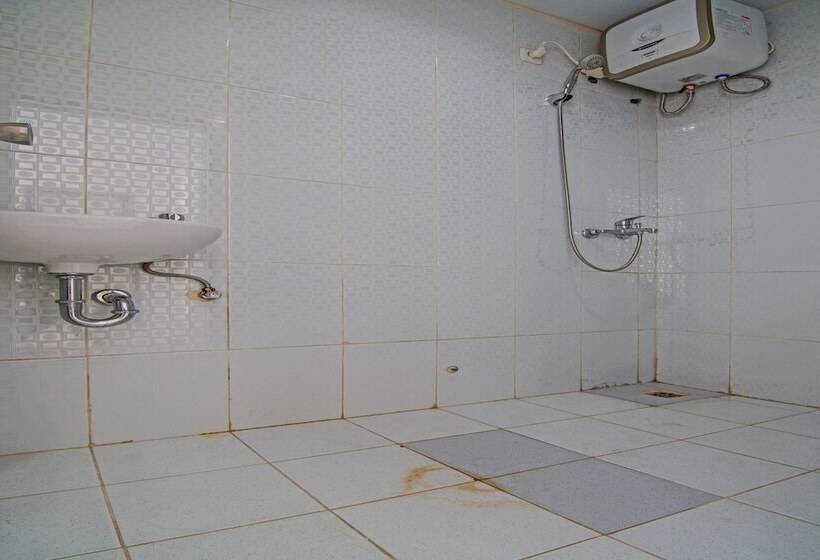 ホテル Capital O 92300 Koala House