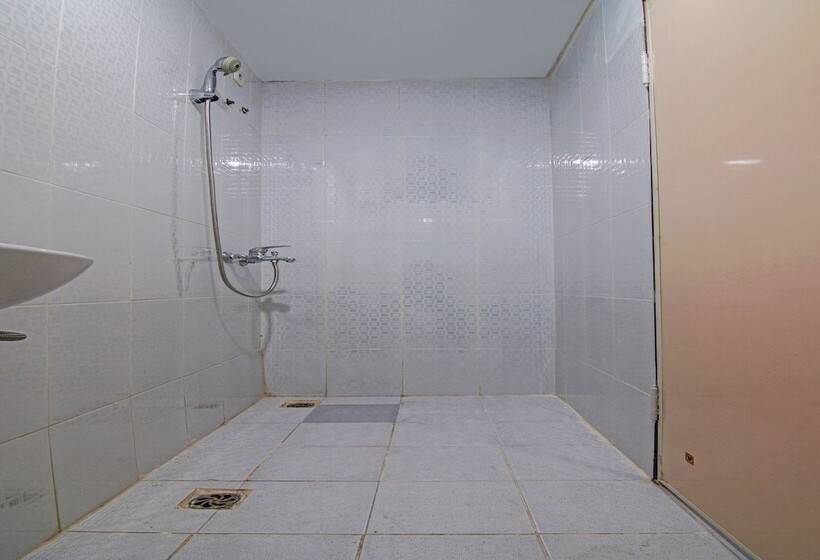 ホテル Capital O 92300 Koala House