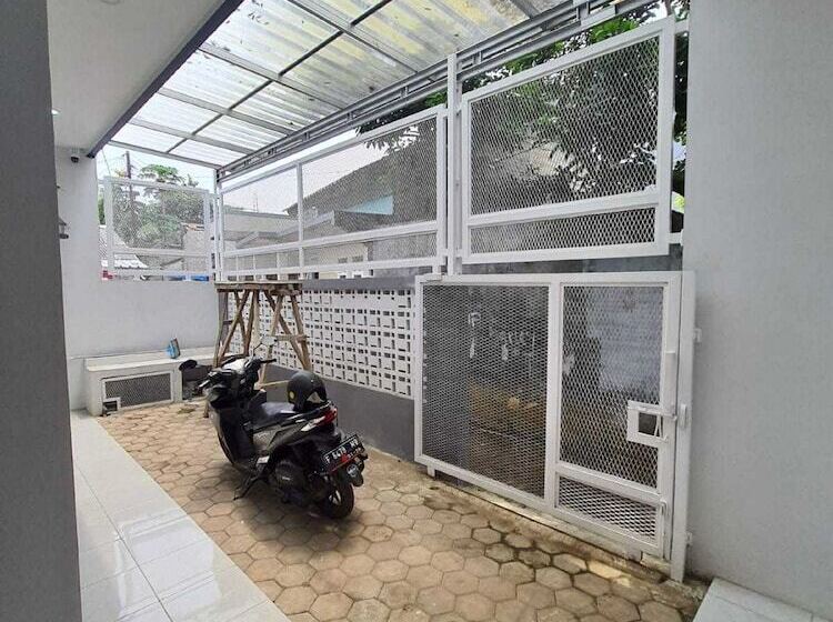 فندق Express O 92284 Kost Mazbie Syariah