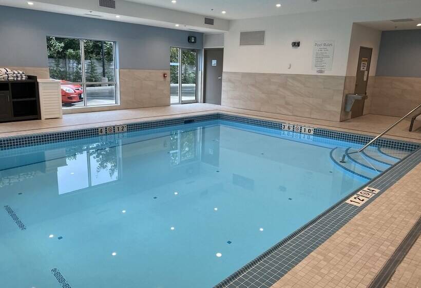 בית מלון כפרי Holiday Inn Express & Suites   Courtenay   Comox, An Ihg