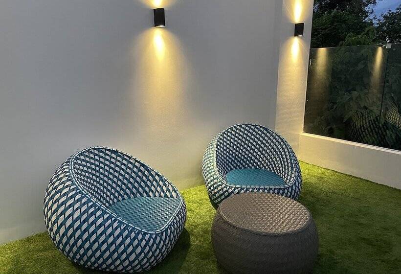 هتل Lighthouse Point