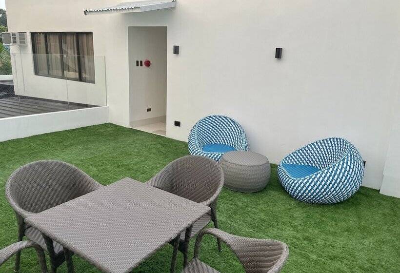 هتل Lighthouse Point