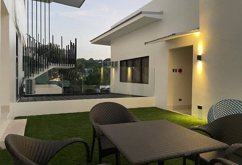 هتل Lighthouse Point