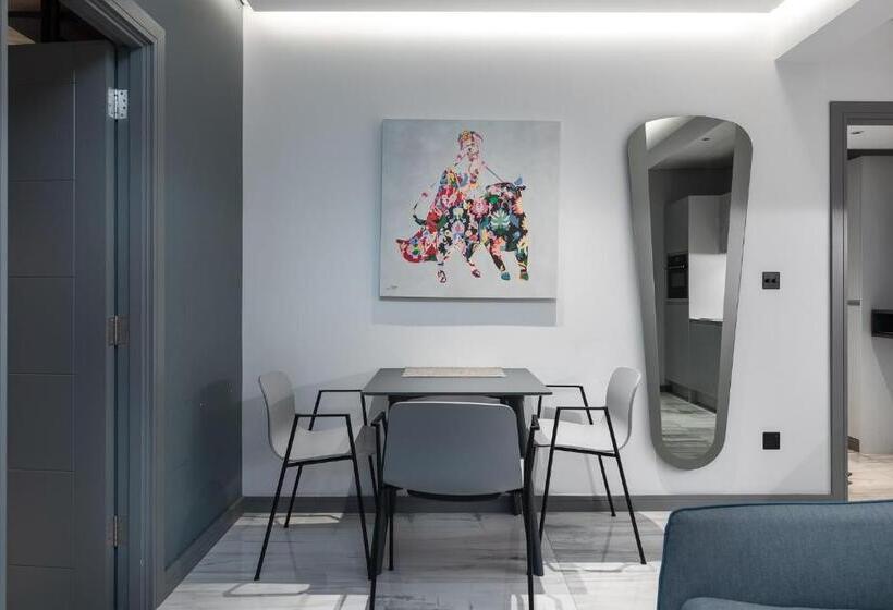 Отель Nell Gwynn House Apartments & Rooms