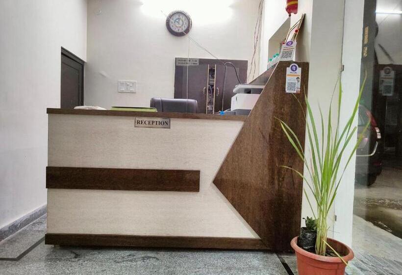 فندق Raj Near Railway Station , Haridwar