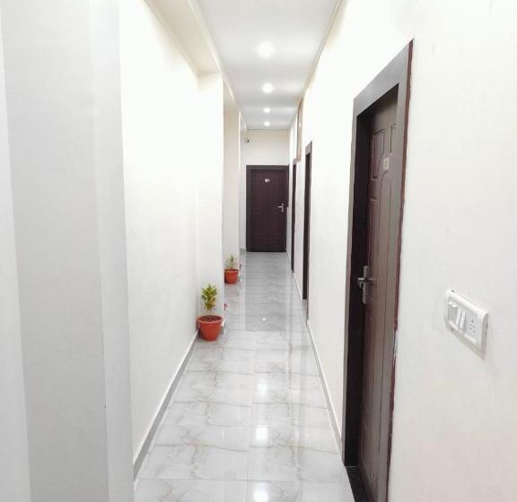 فندق Raj Near Railway Station , Haridwar