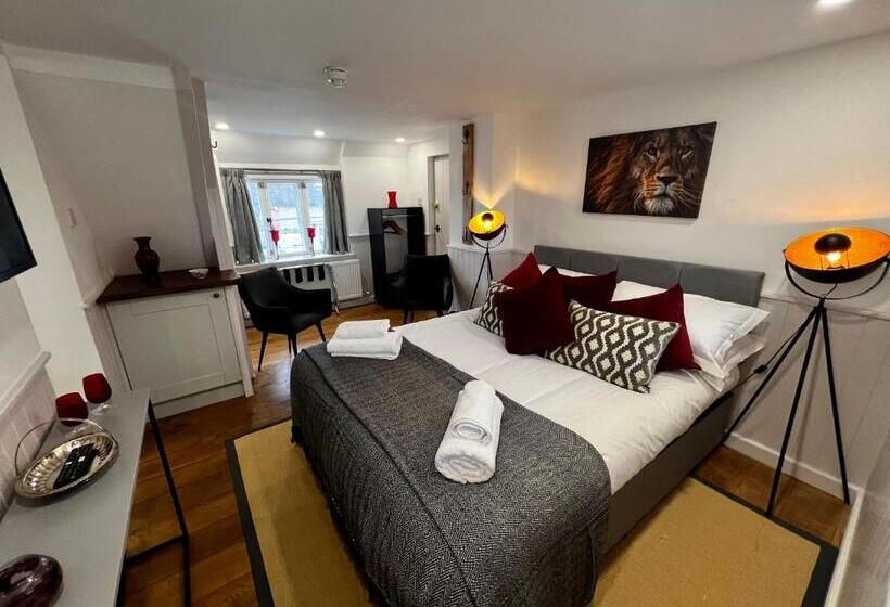 فندق The Lion, Tredington