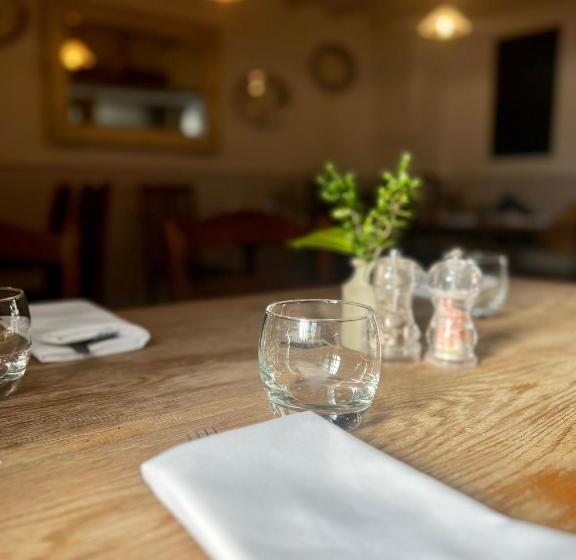 فندق The Lion, Tredington