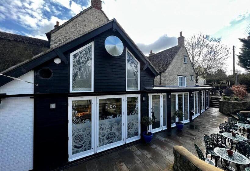 فندق The Lion, Tredington
