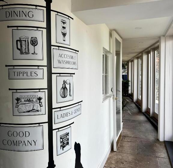 فندق The Lion, Tredington