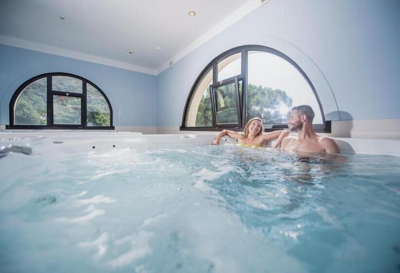 בית מלון כפרי Villages Clubs Du Soleil  Le Reverdi