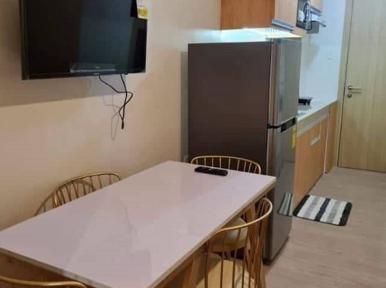 Oyo 936 Yumis Condotel Trees Residences