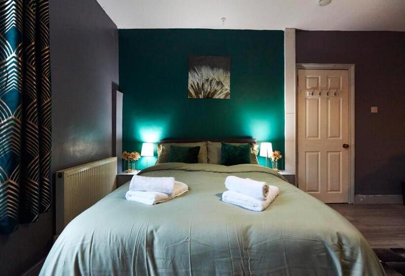 بنسيون Home Away From Home Entire 2 Bedroom House