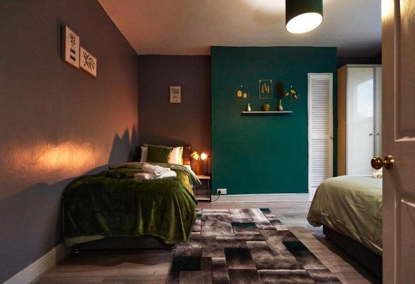 بنسيون Home Away From Home Entire 2 Bedroom House