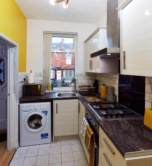 بنسيون Home Away From Home Entire 2 Bedroom House