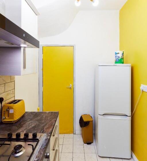 بنسيون Home Away From Home Entire 2 Bedroom House