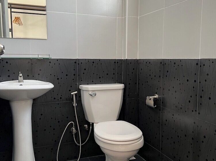 פנסיון Ivory House Sriracha