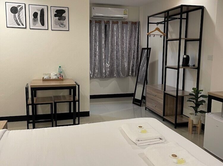 פנסיון Ivory House Sriracha