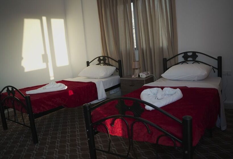 پانسیون Petra Triclinium Home