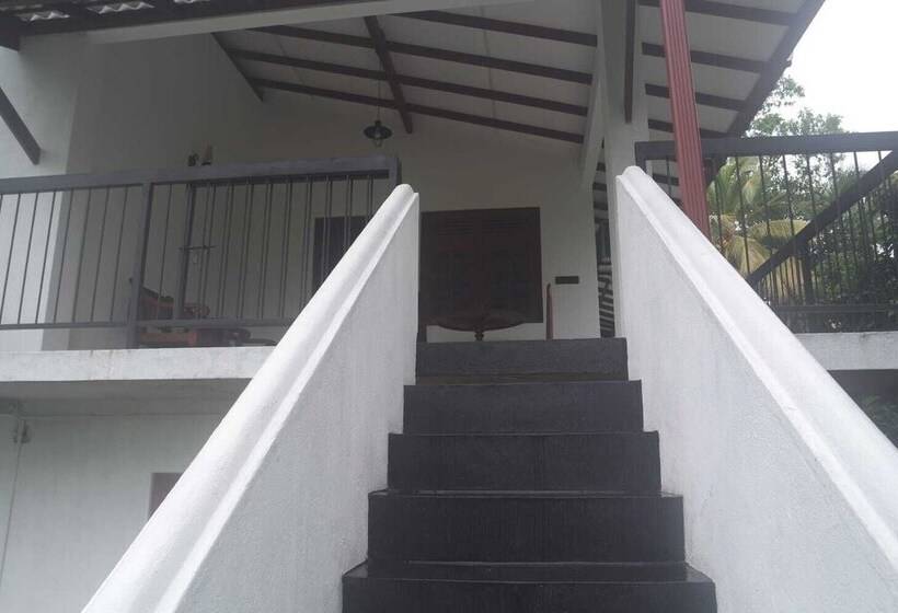 ペンション Sathis Villa