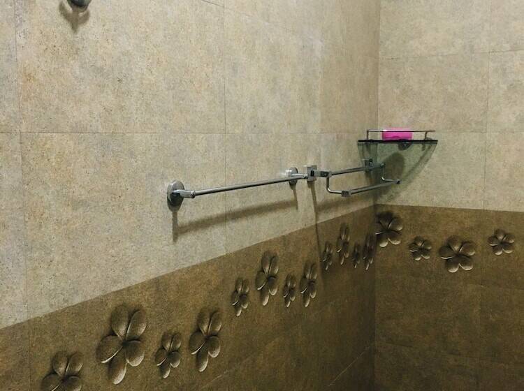 ペンション Sathis Villa