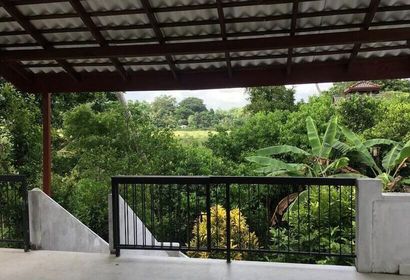 ペンション Sathis Villa